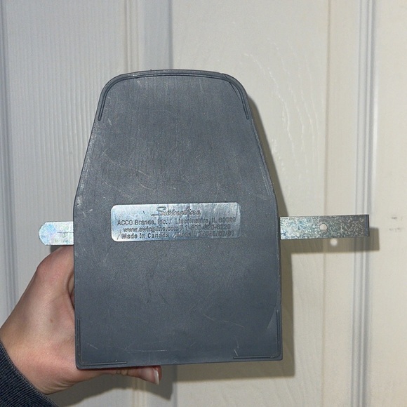 Swingline two hole punch - Picture 6 of 7